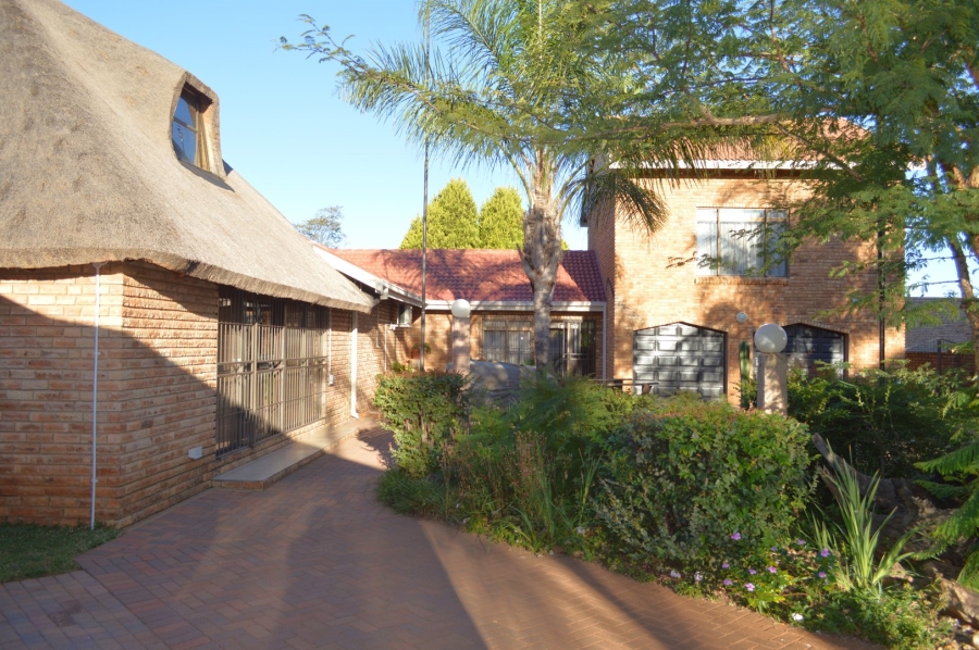 6 Bedroom Property for Sale in Doringkruin North West